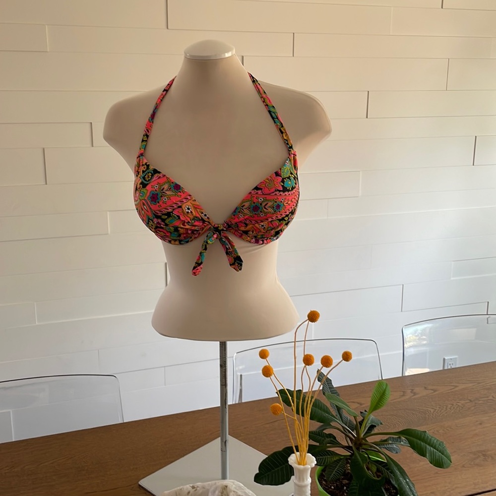 (2/$40) Victoria’s Secret Push-up Underwire Bikini Top 34D (like new)